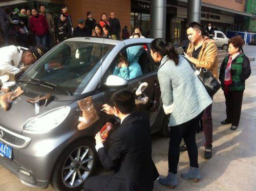 Aldığı Ayakkabılar Otomobile Sığmadı