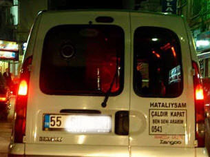 En Komik 10 "Hatalıysam Ara" Yazısı