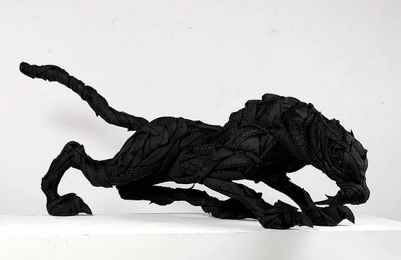 Eski Lastiklerden Heykel Yaptılar