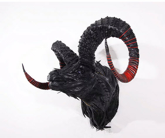 Eski Lastiklerden Heykel Yaptılar