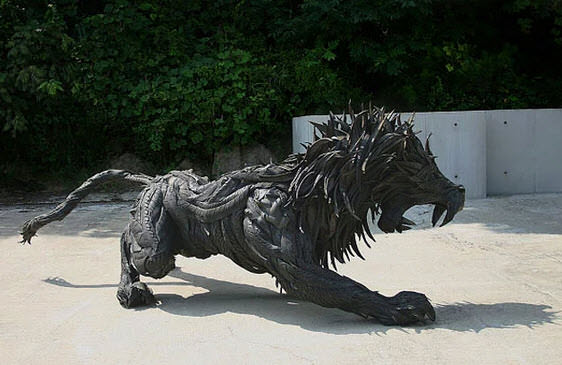 Eski Lastiklerden Heykel Yaptılar