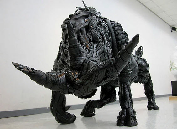 Eski Lastiklerden Heykel Yaptılar