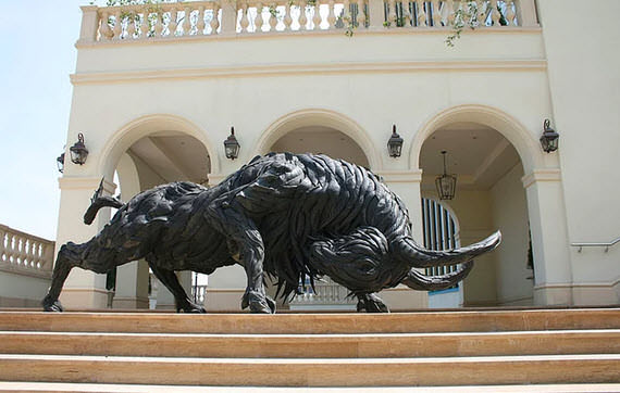 Eski Lastiklerden Heykel Yaptılar