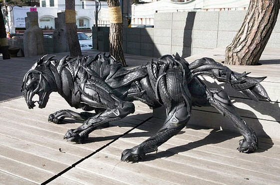 Eski Lastiklerden Heykel Yaptılar