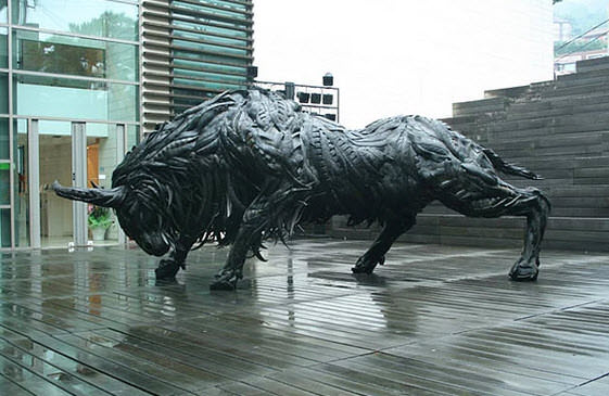 Eski Lastiklerden Heykel Yaptılar