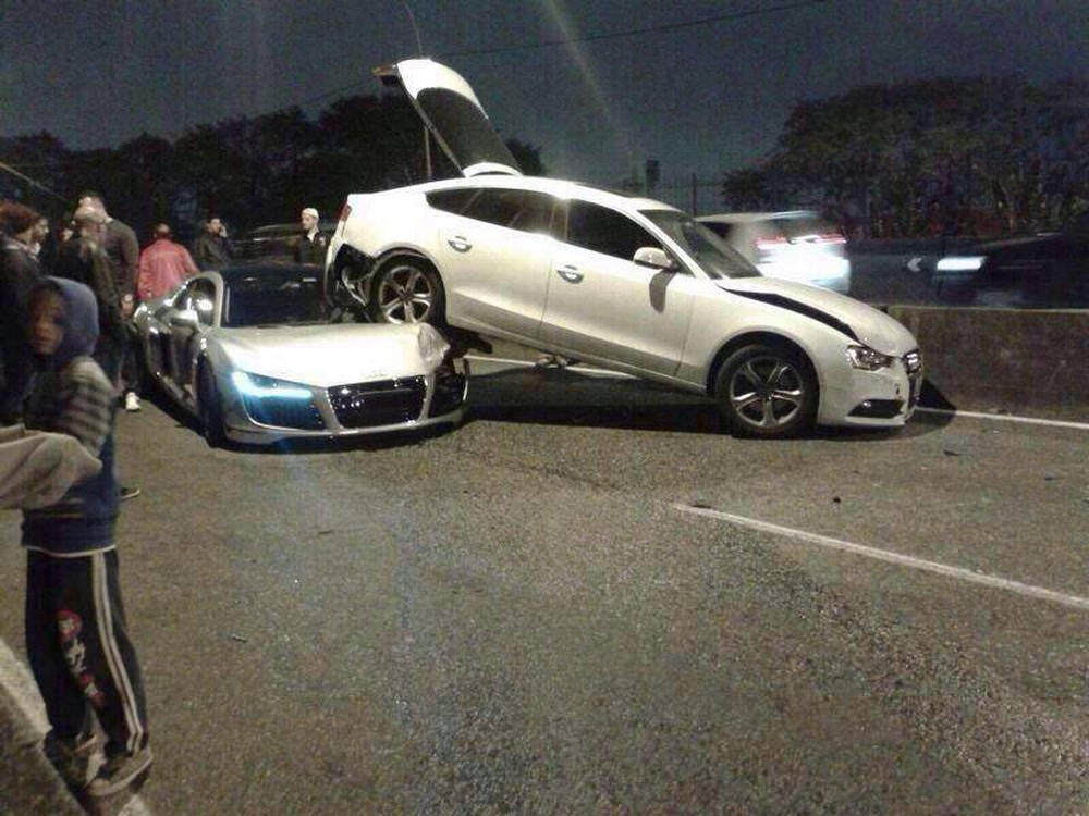 Audi R8 Öyle Bir Çarptı ki