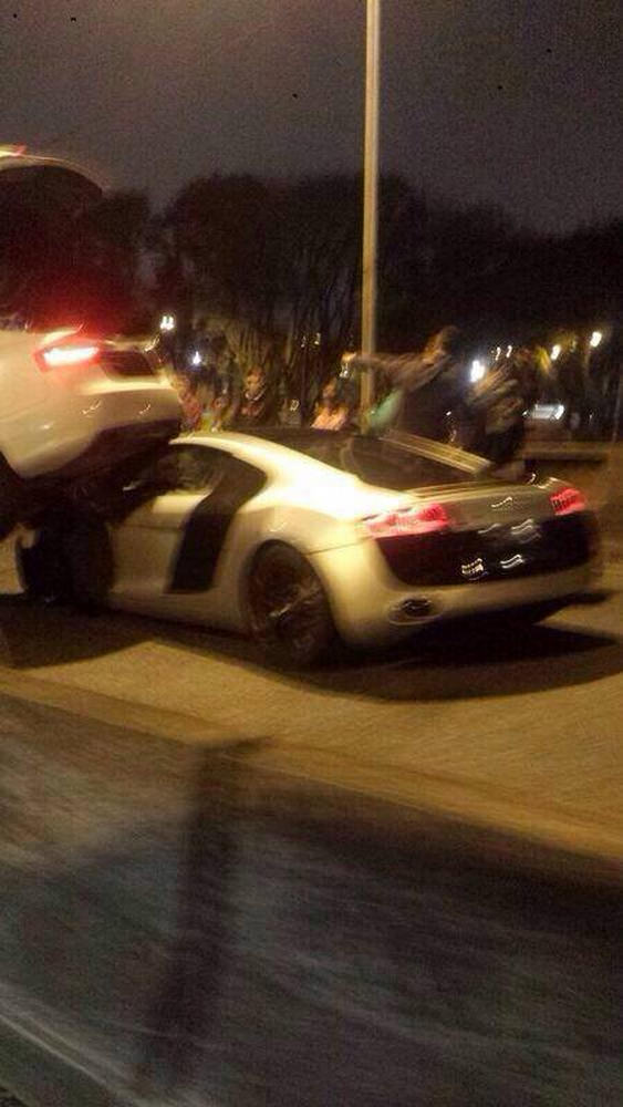 Audi R8 Öyle Bir Çarptı ki