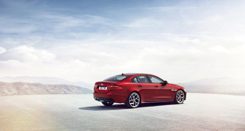Tam Bir İngiliz Jaguar XE