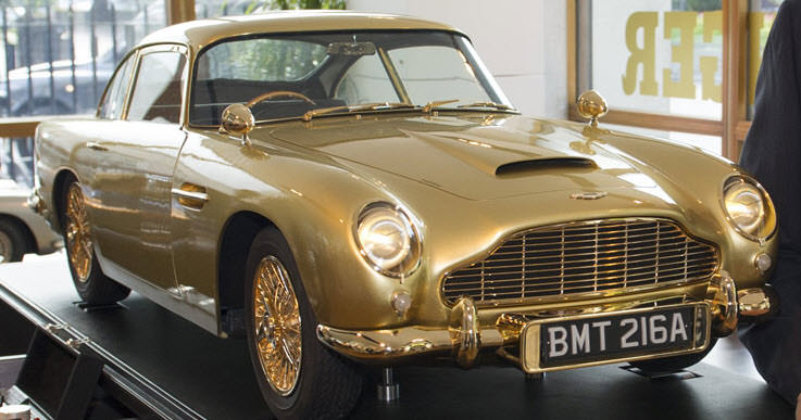 James Bond'un Anısına Altın Kaplama Aston Martin