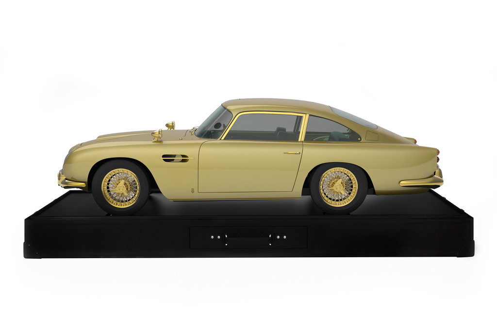 James Bond'un Anısına Altın Kaplama Aston Martin