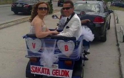 En Komik Düğün Otomobili Yazıları