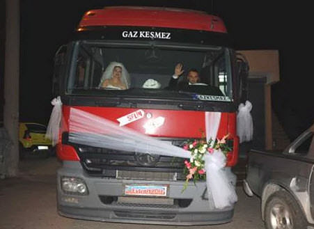 En Komik Düğün Otomobili Yazıları