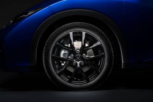 Honda Civic Yüz Gerdirdi