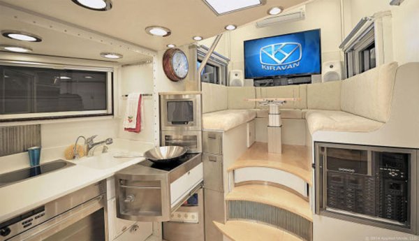 Kızı İçin Karavan Yaptı