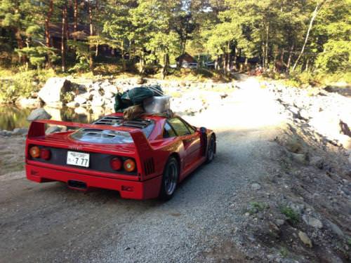 Ferrari F40’ı Olan da Kampa Gider