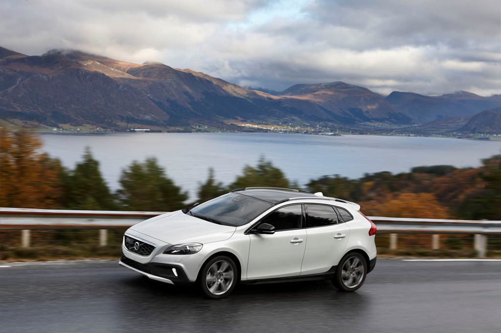 Volvo V40 Cross Country’e 245 HP’lik Yeni Motor