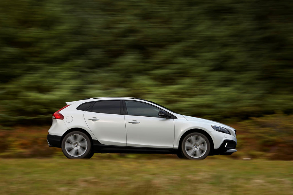 Volvo V40 Cross Country’e 245 HP’lik Yeni Motor