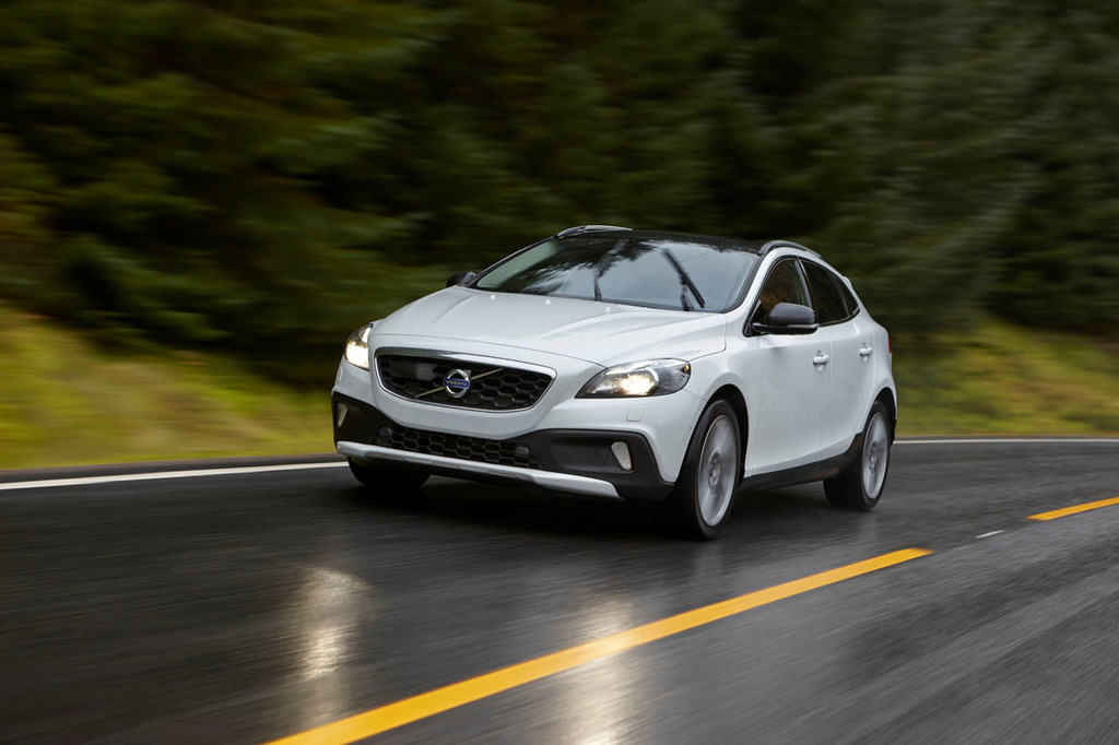 Volvo V40 Cross Country’e 245 HP’lik Yeni Motor
