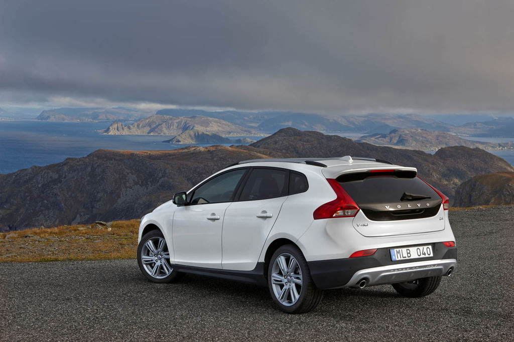 Volvo V40 Cross Country’e 245 HP’lik Yeni Motor