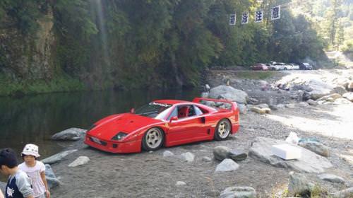 Ferrari F40’ı Olan da Kampa Gider