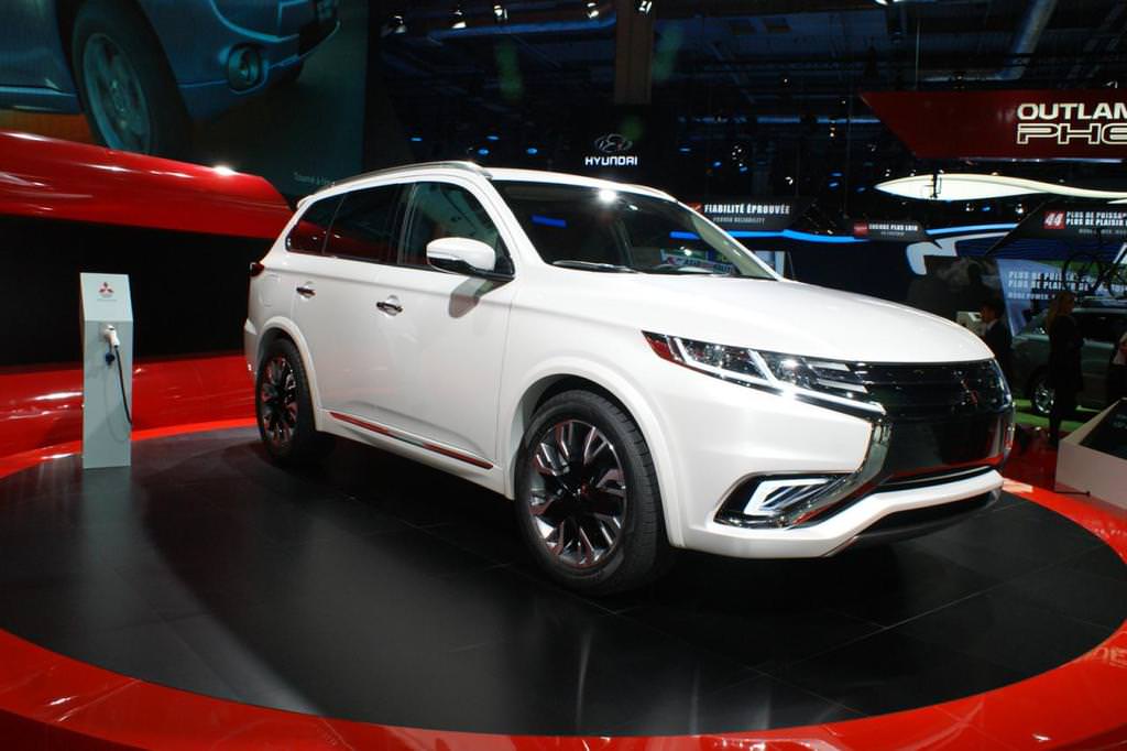 Mitsubishi Outlander PHEV Concept-S Paris'te