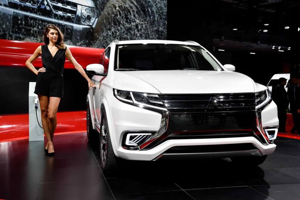 Mitsubishi Outlander PHEV Concept-S Paris'te