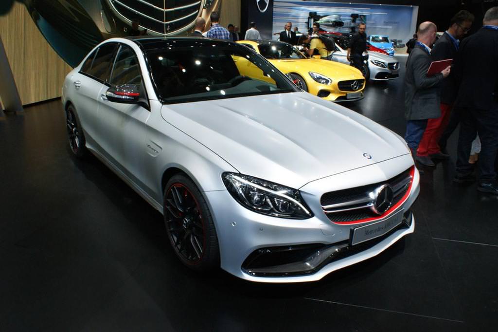 Yeni C63 AMG Paris Otomobil Fuarı'nda Sahneye Çıktı