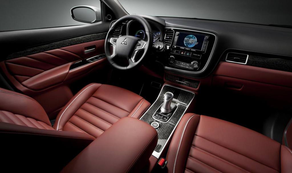 Mitsubishi Outlander PHEV Concept-S Paris'te