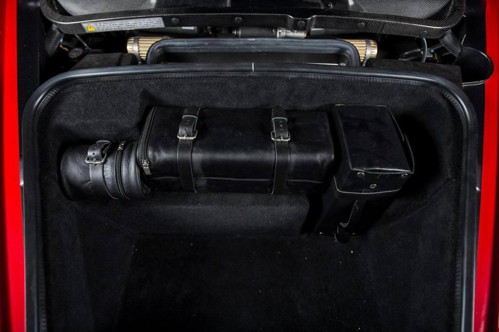 Kazalı Ferrari Enzo Sudan Ucuza Gidiyor