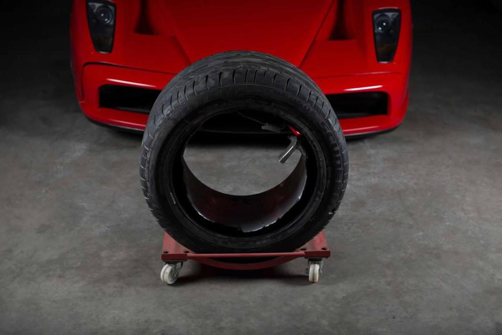 Kazalı Ferrari Enzo Sudan Ucuza Gidiyor