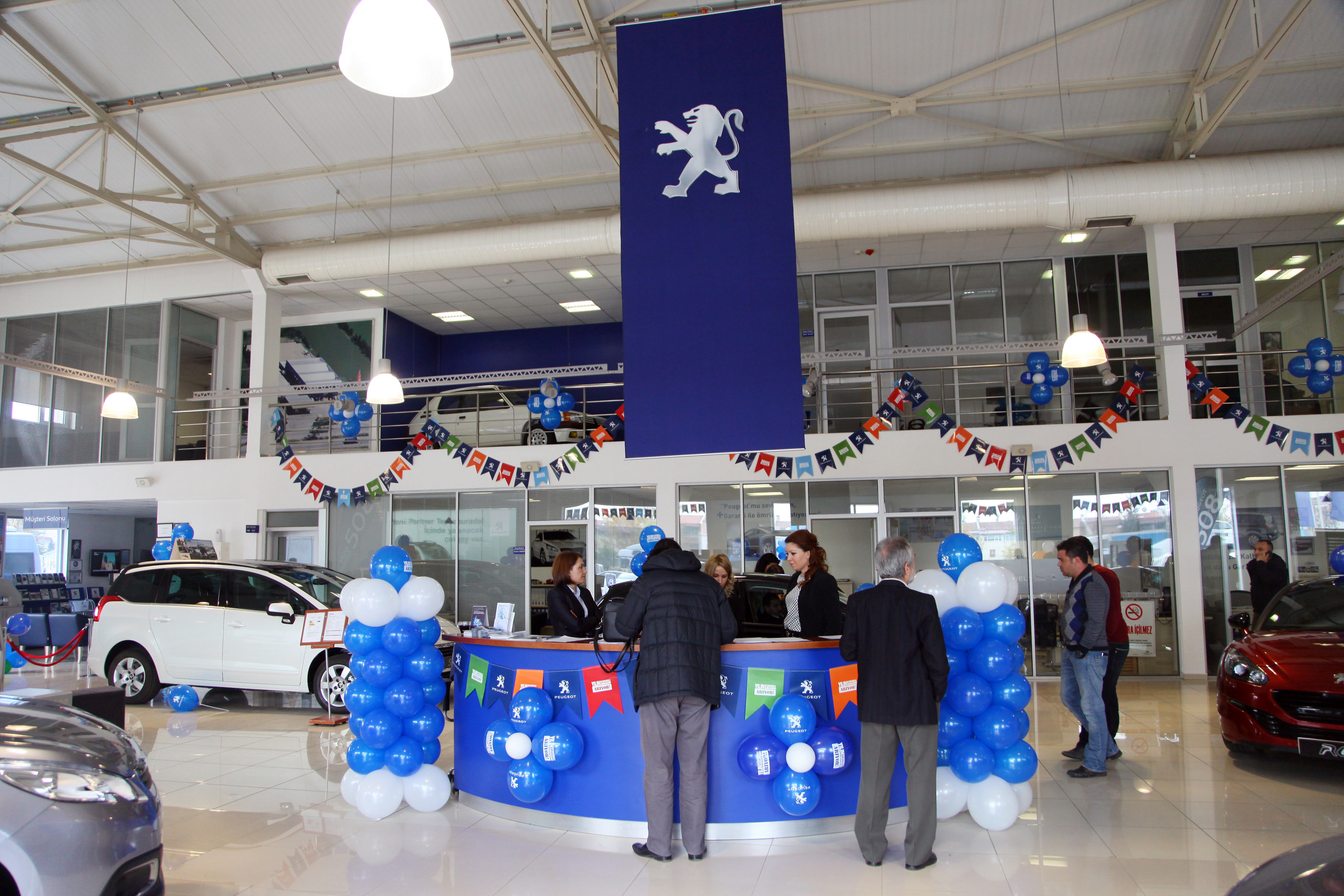 Peugeot 308 Yılın Sürücüsünün Peşinde