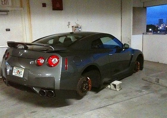 Gözlerini Jantlara Diktiler