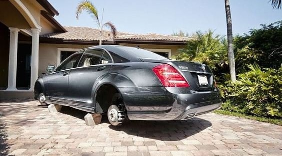 Gözlerini Jantlara Diktiler