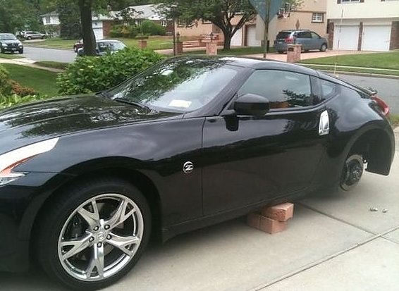 Gözlerini Jantlara Diktiler