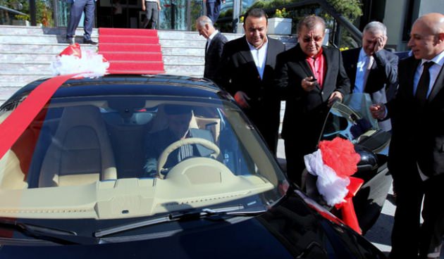 Porsche Kazandı Ama Ehliyeti Yok