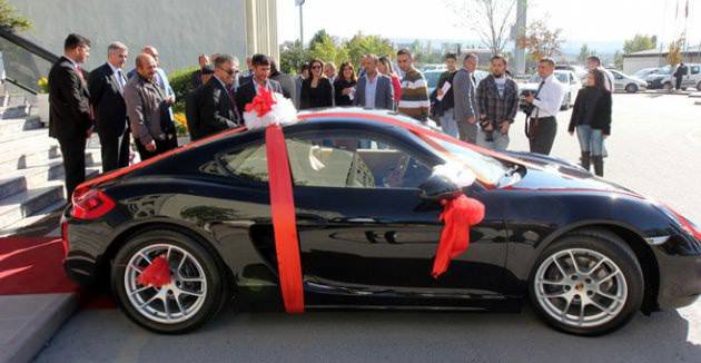Porsche Kazandı Ama Ehliyeti Yok