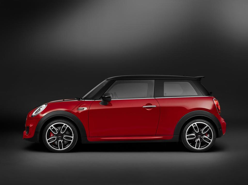 Yeni MINI John Cooper Works Kendini Gösterdi