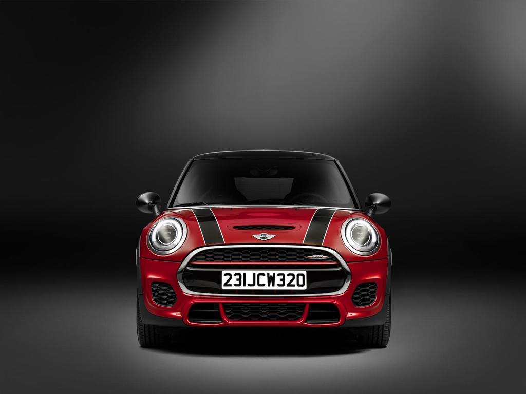 Yeni MINI John Cooper Works Kendini Gösterdi