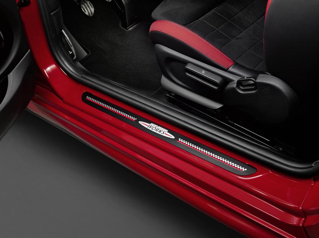 Yeni MINI John Cooper Works Kendini Gösterdi