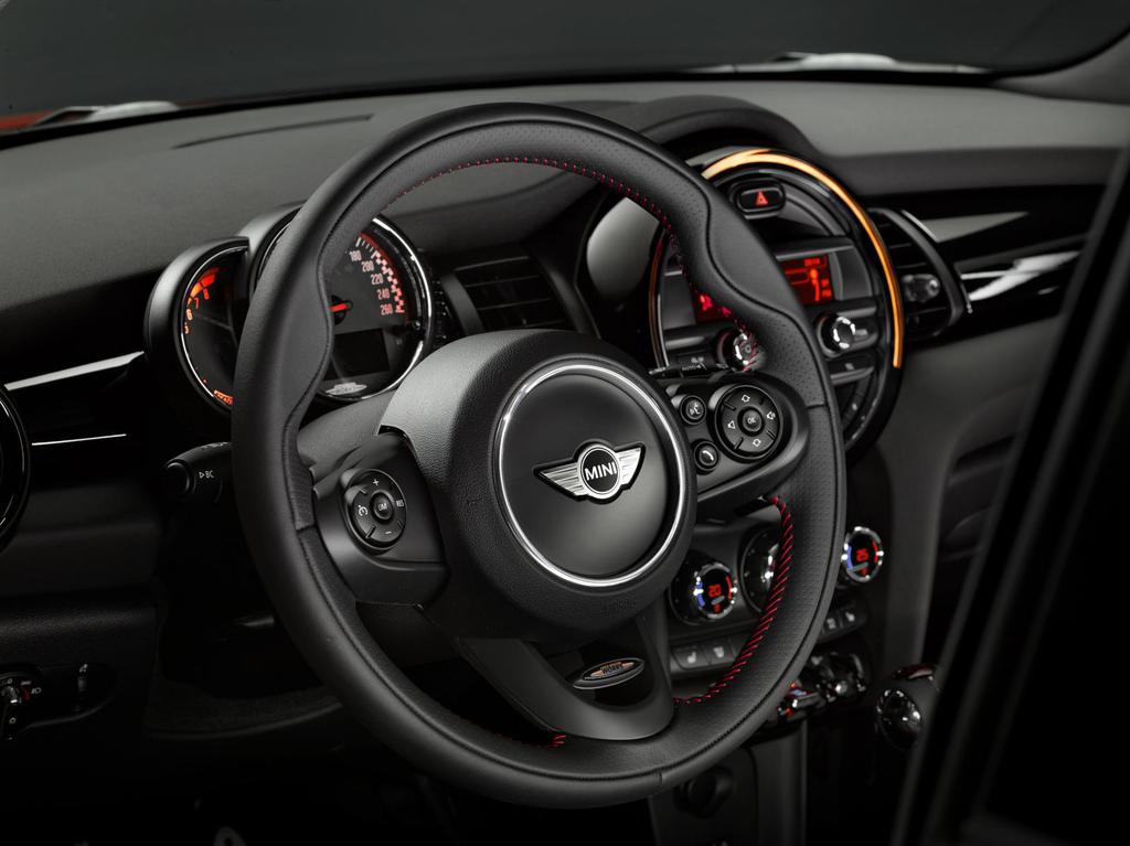 Yeni MINI John Cooper Works Kendini Gösterdi