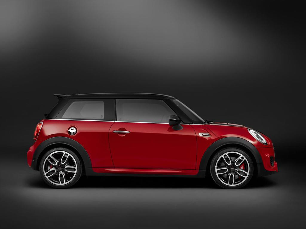 Yeni MINI John Cooper Works Kendini Gösterdi