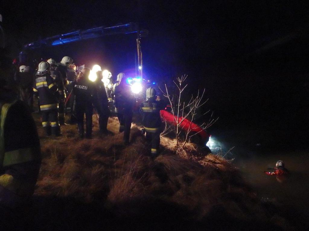 Ferrari 70 Metreden Göle Uçtu