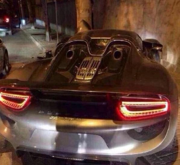 Hız Sınırlarını Aşan Porsche 918 Spyder Kullanılamaz Hale Geldi