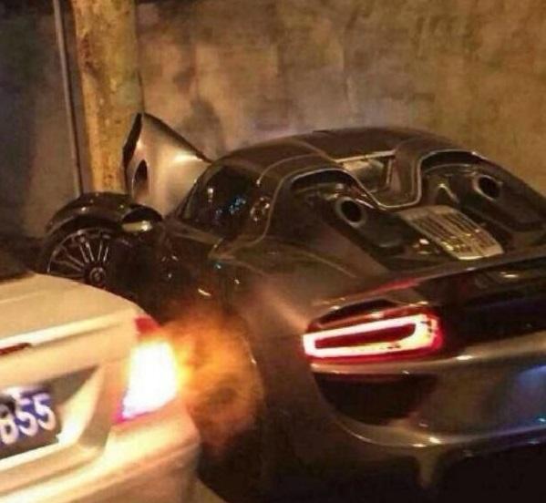 Hız Sınırlarını Aşan Porsche 918 Spyder Kullanılamaz Hale Geldi