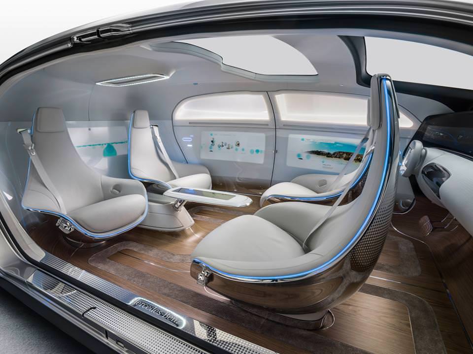 Mercedes-Benz Geleceğe Işık Tutuyor