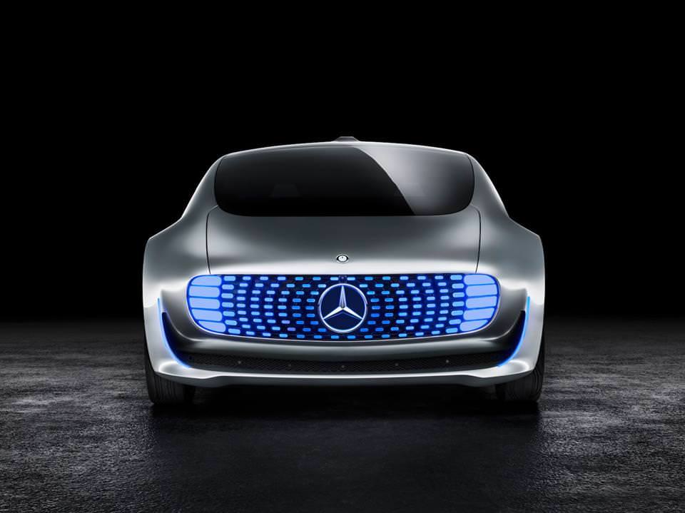 Mercedes-Benz Geleceğe Işık Tutuyor