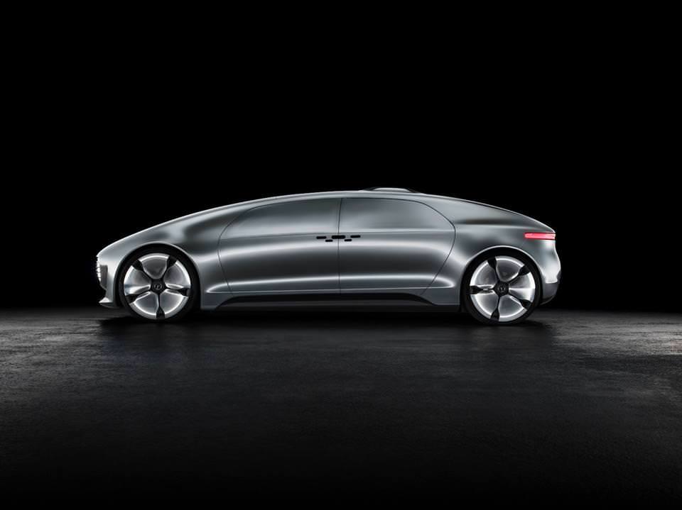 Mercedes-Benz Geleceğe Işık Tutuyor