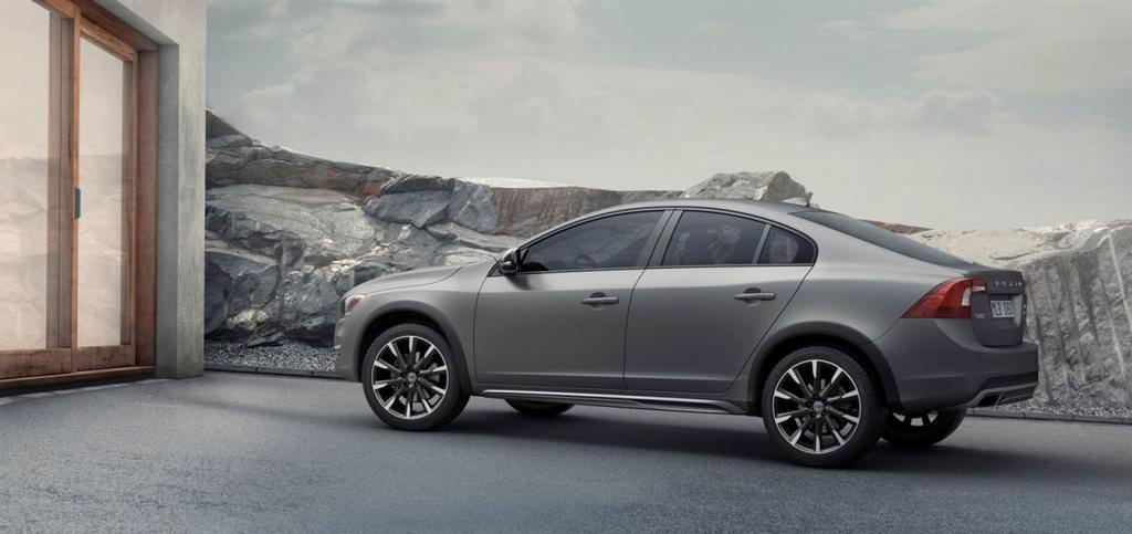 Yükselen İsveçli Volvo S60 CrossCountry