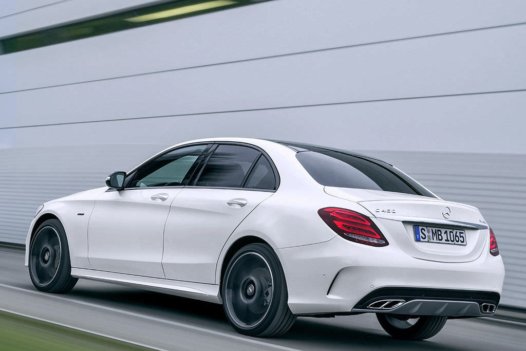 Mercedes-Benz’den S4 ve 335i M’e Rakip