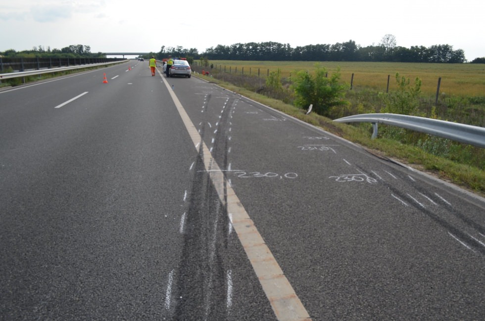 310 km/s Hızla Giden Lamborghini’nin Yaptığı Kazanın Fotoğrafları Ortaya Çıktı